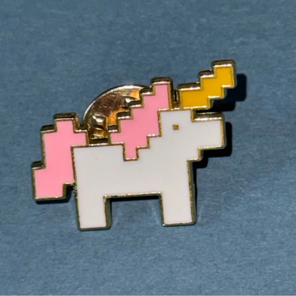 š4/$8 Pixel Unicorn Small Decorative Enamel Pin Broach - Picture 1 of 3